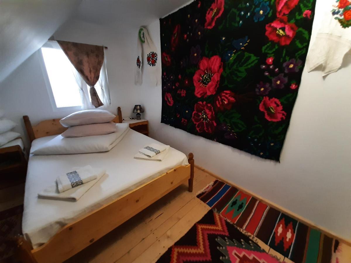 Apartamento Casa Pintea De Sub Coasta Breb Habitación foto